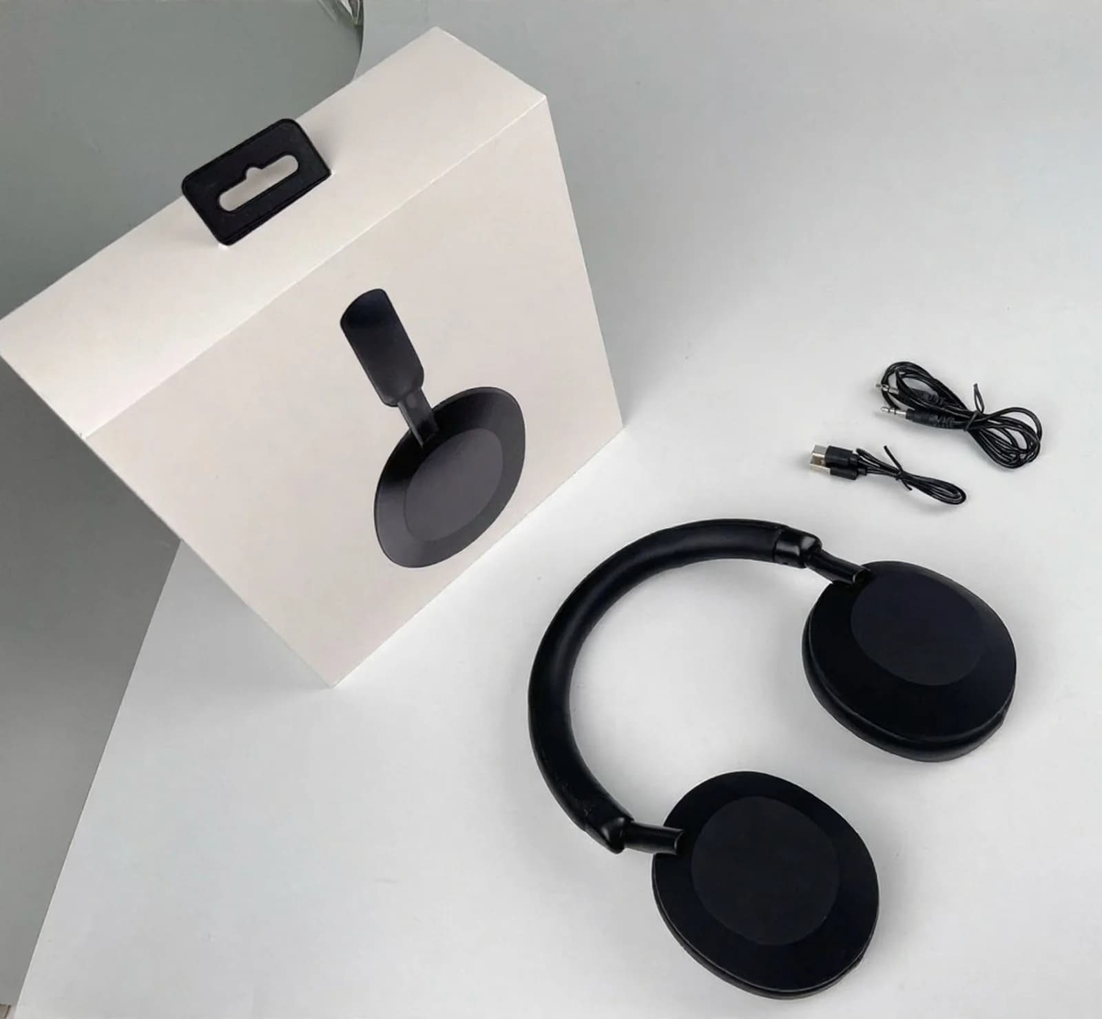 Brezžične Bluetooth slušalke čez uho z aktivnim odpravljanjem hrupa in stereo zvokom