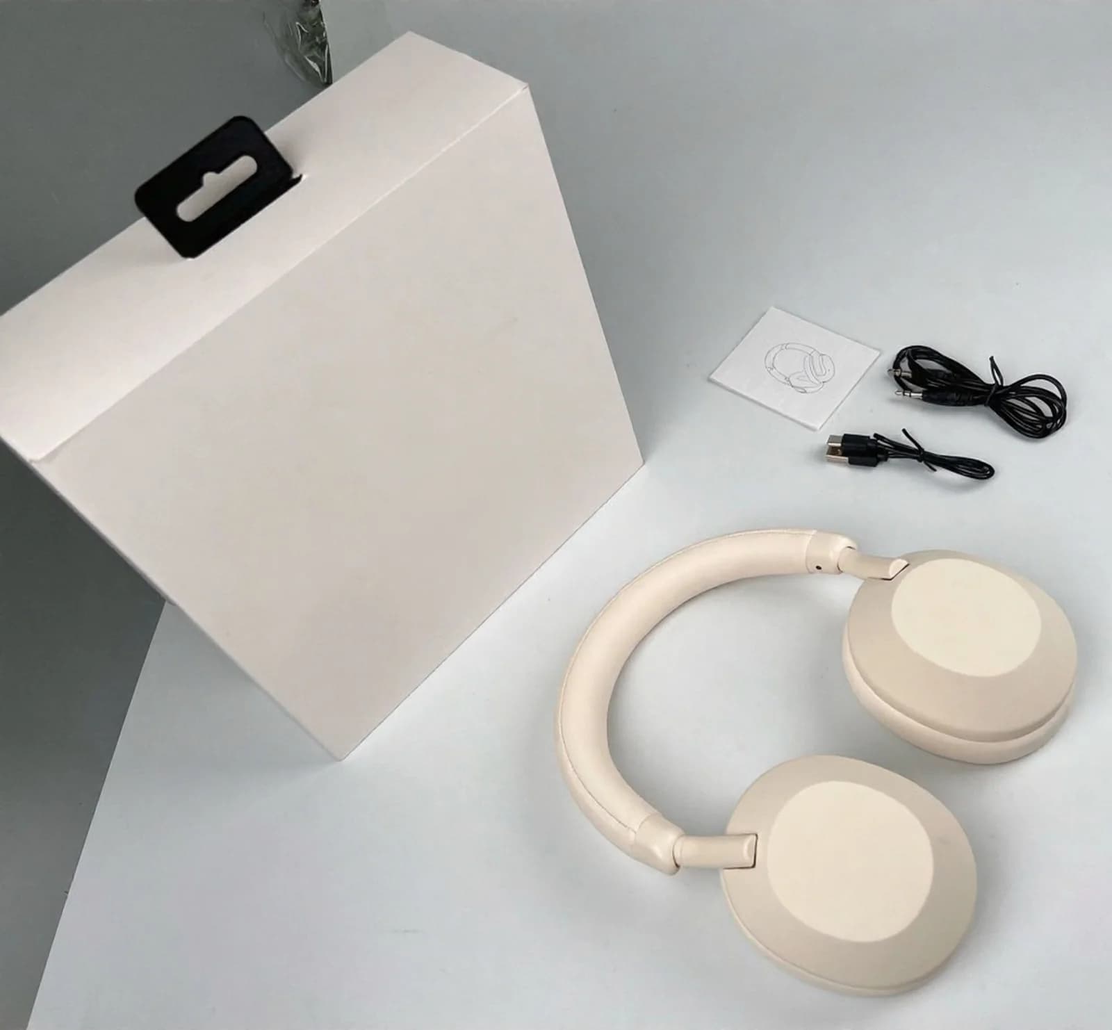 Brezžične Bluetooth slušalke čez uho z aktivnim odpravljanjem hrupa in stereo zvokom